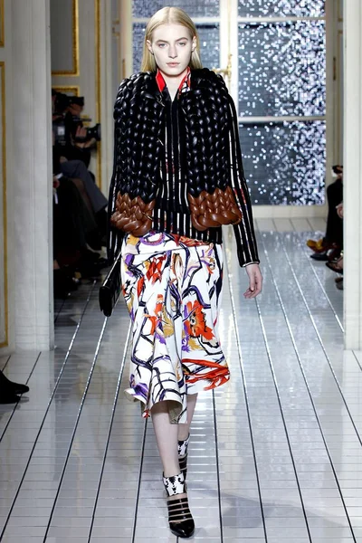 Look 3